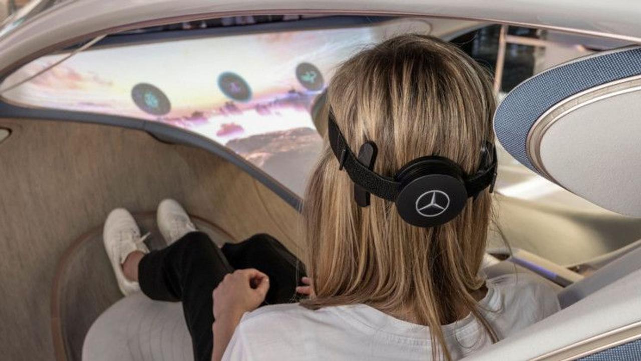 Новая технология от Mercedes позволит управлять автомобилем с помощью мысли