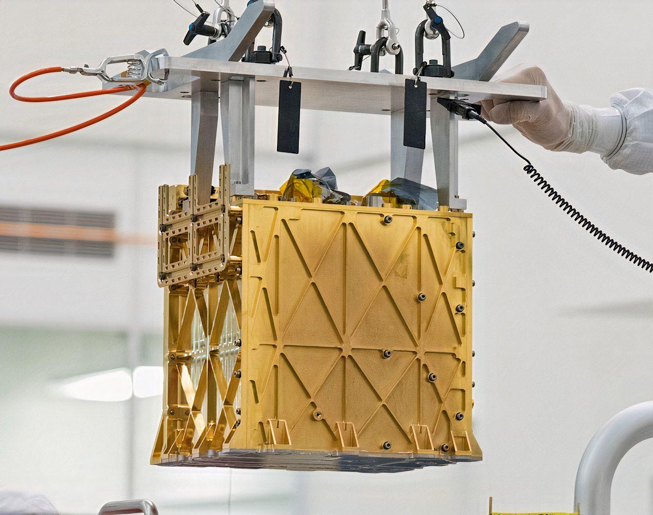 Золотой куб созданный NASA вырабатывает кислород из марсианского воздуха. Как это работает?