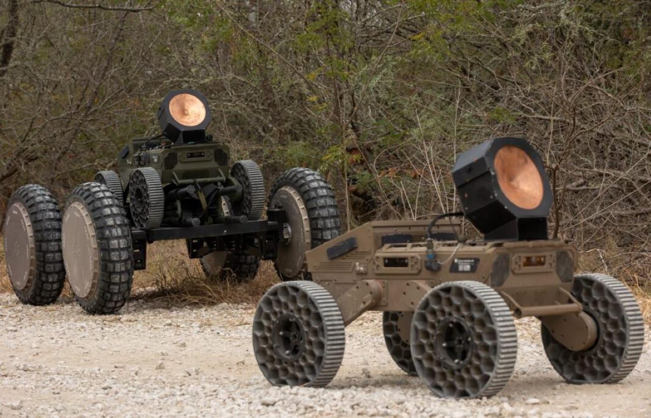 Наземная роботизированная система FireAnt способна самостоятельно искать и поражать вражескую бронетехнику