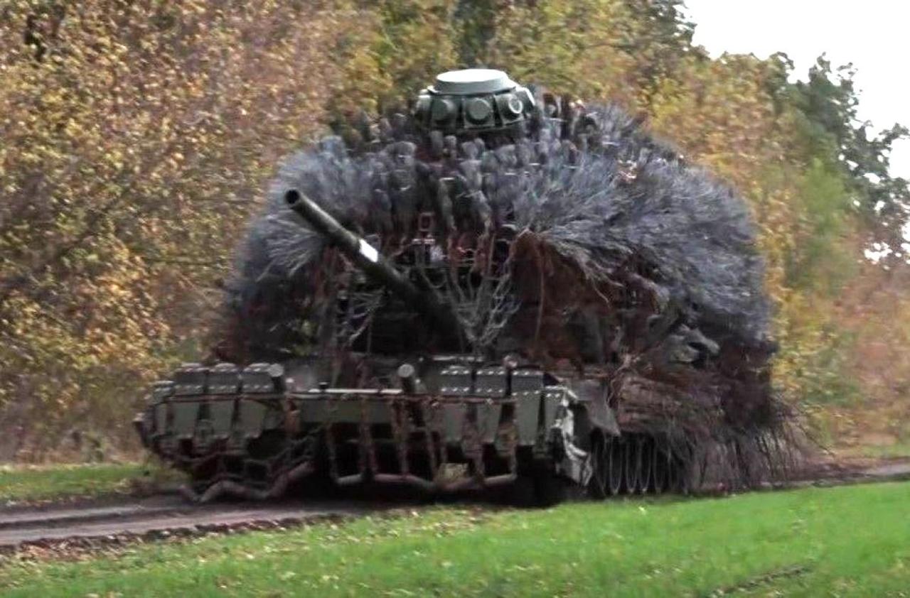 «Танки-ёршики»: символ деградации «второй армии мира» — «инновация» российской армии вызвала смех в сети