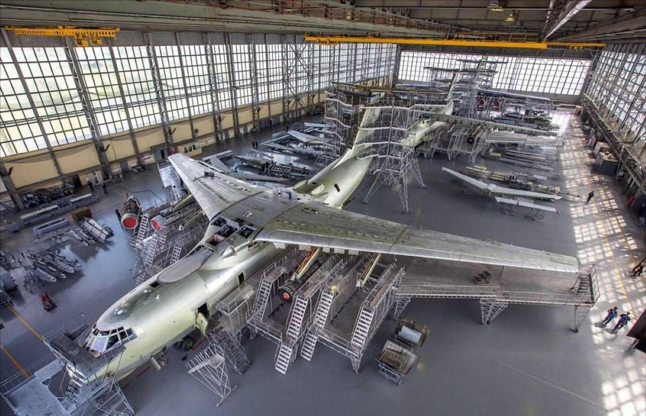 Украинские дроны атаковали 123-й авиаремонтный завод в Старой Руссе на России: под ударом оказались редкие самолеты А-50 «летающий радар»