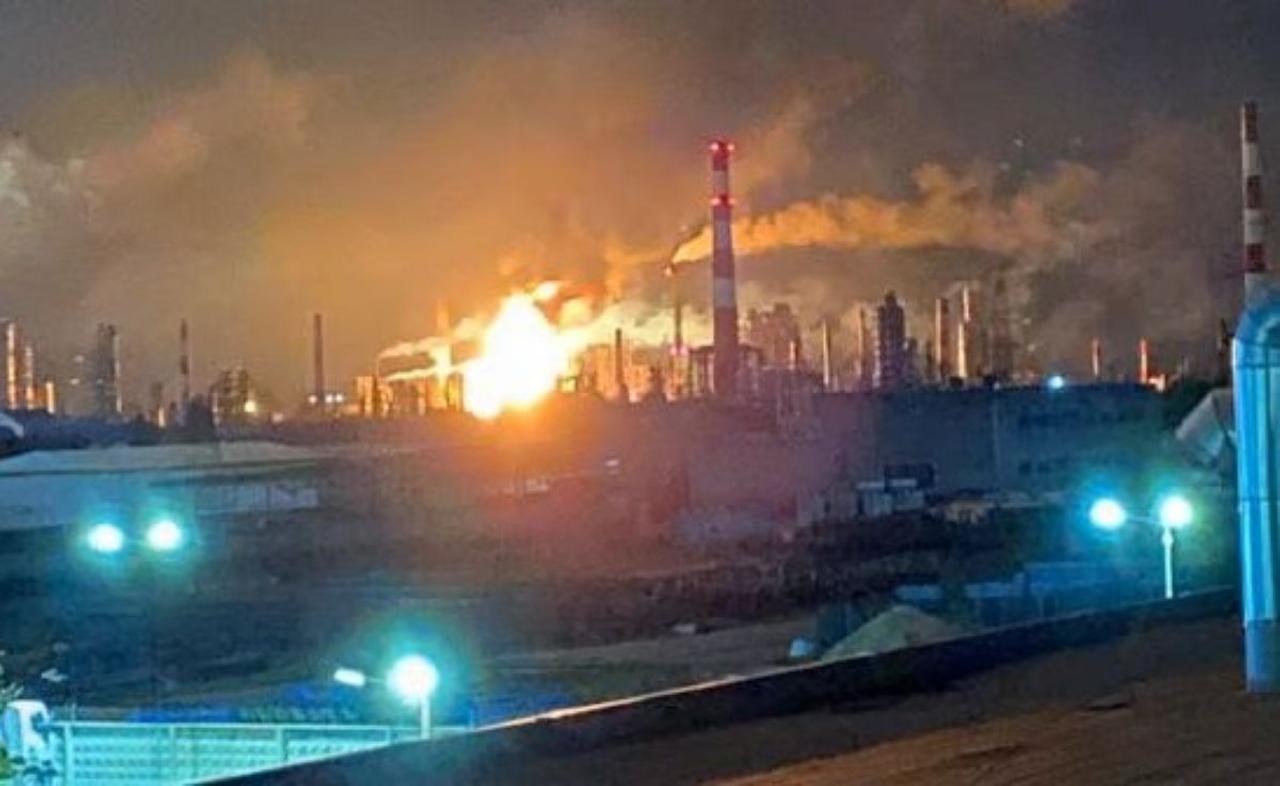 Украинские дроны в восьмой раз за год атаковали Рязанский НПЗ являющийся одним из крупнейших в России