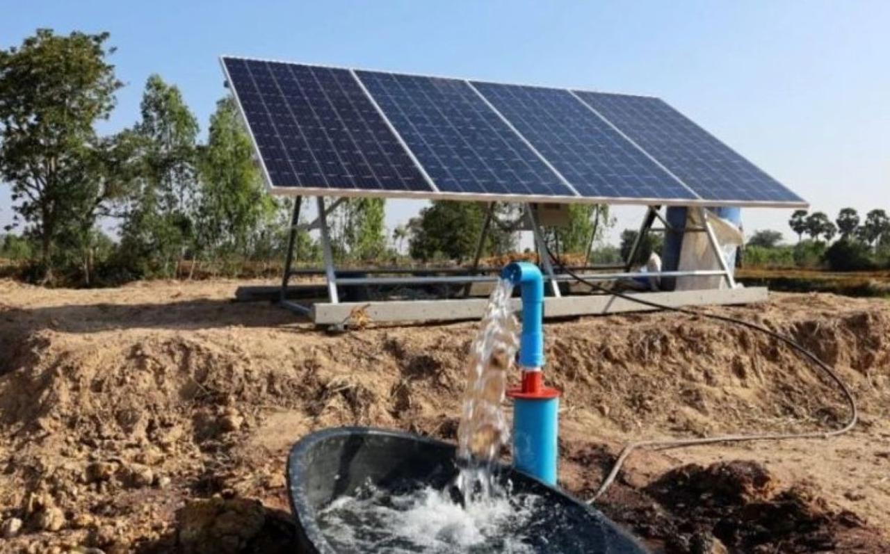 В Китае разработали уникальные солнечные панели генерирующие энергию из дождя