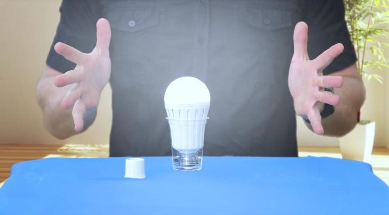 Автономная LED-лампа с батареей работает на воде до 25-ти часов без подзарядки
