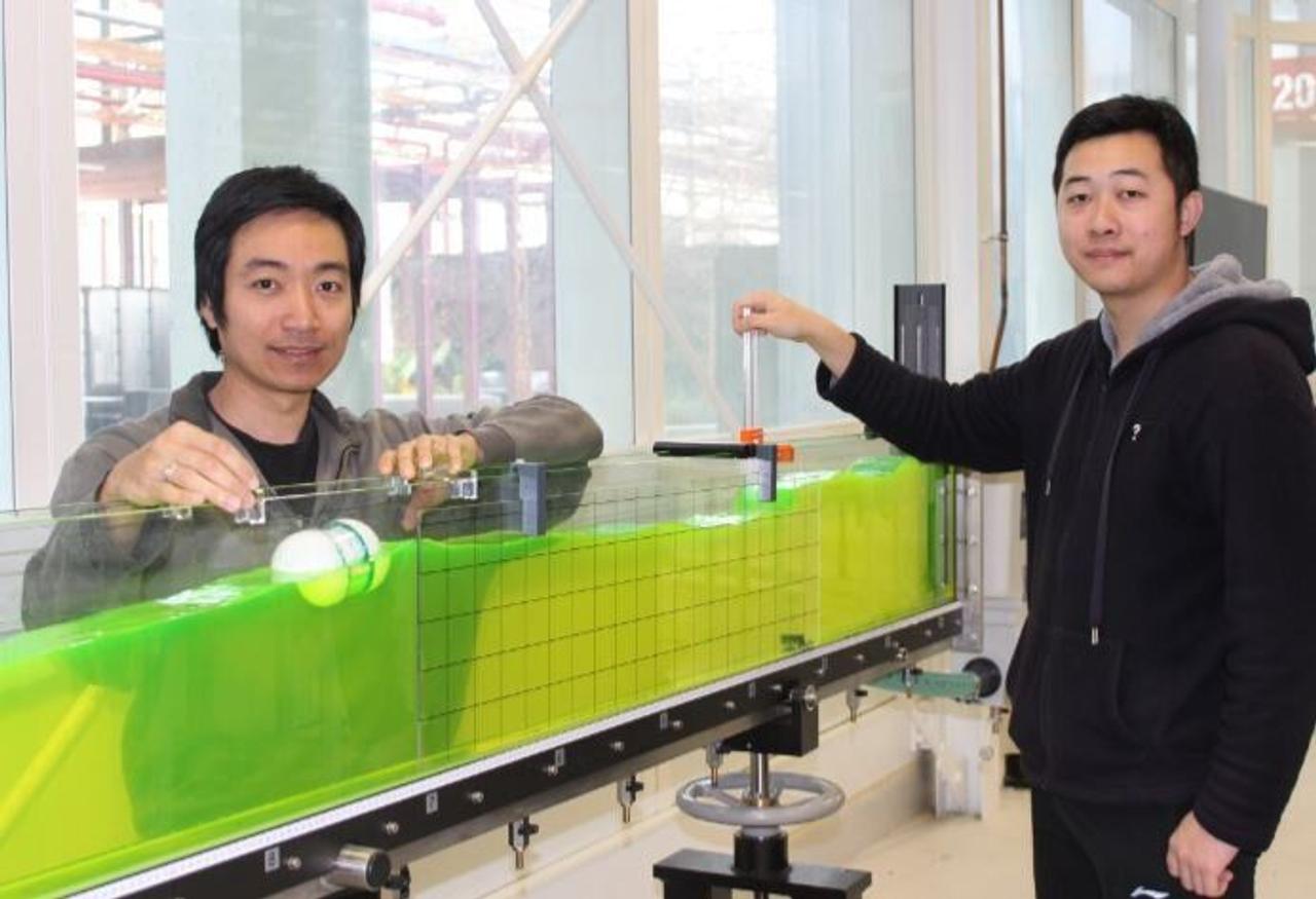 Волновой наногенератор из переработанного материала, использует энергию волн для выработки энергии