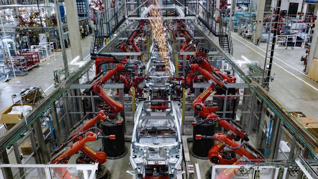 Компания Tesla показала процесс производства Model Y на Gigafactory Berlin