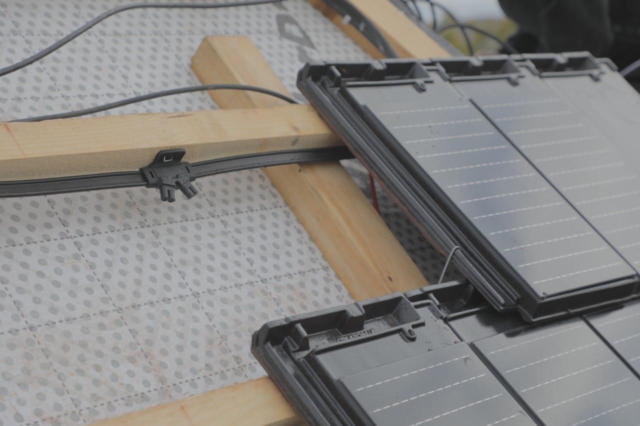Солнечная черепица немецкого производителя Autarq покрывает 70 % потребности в электроэнергии для дома и стоит от 25 до 30 евро