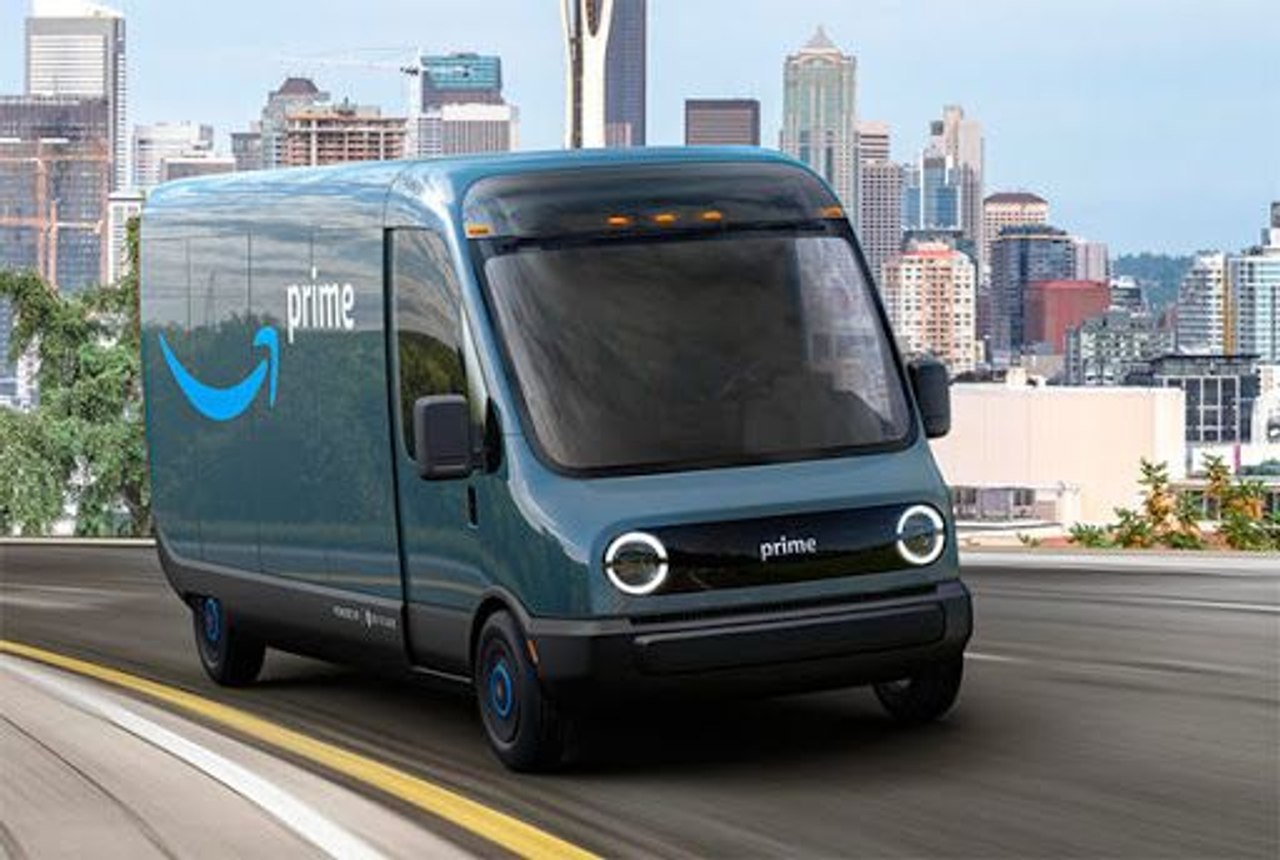 Amazon начал доставлять товары своим потребителям на электрических грузовиках от Rivian