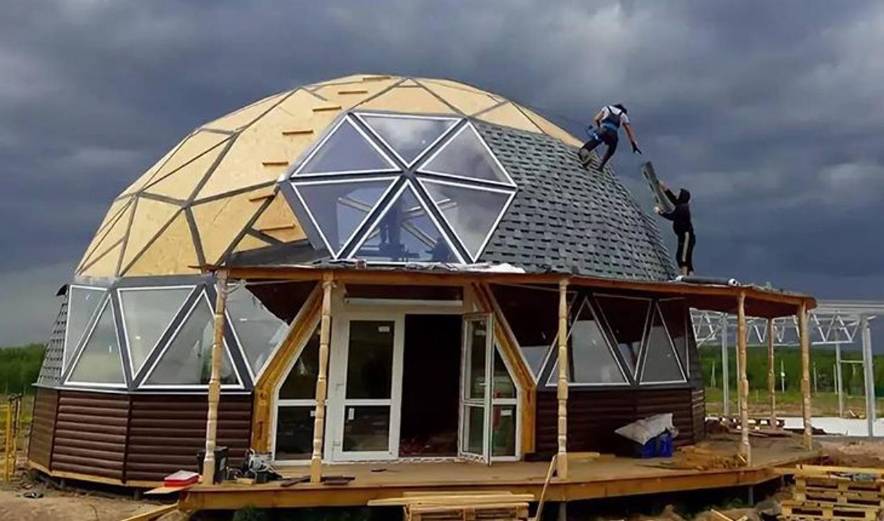 Обзор строений для дачи, которые можно построить в виде геодезического купола