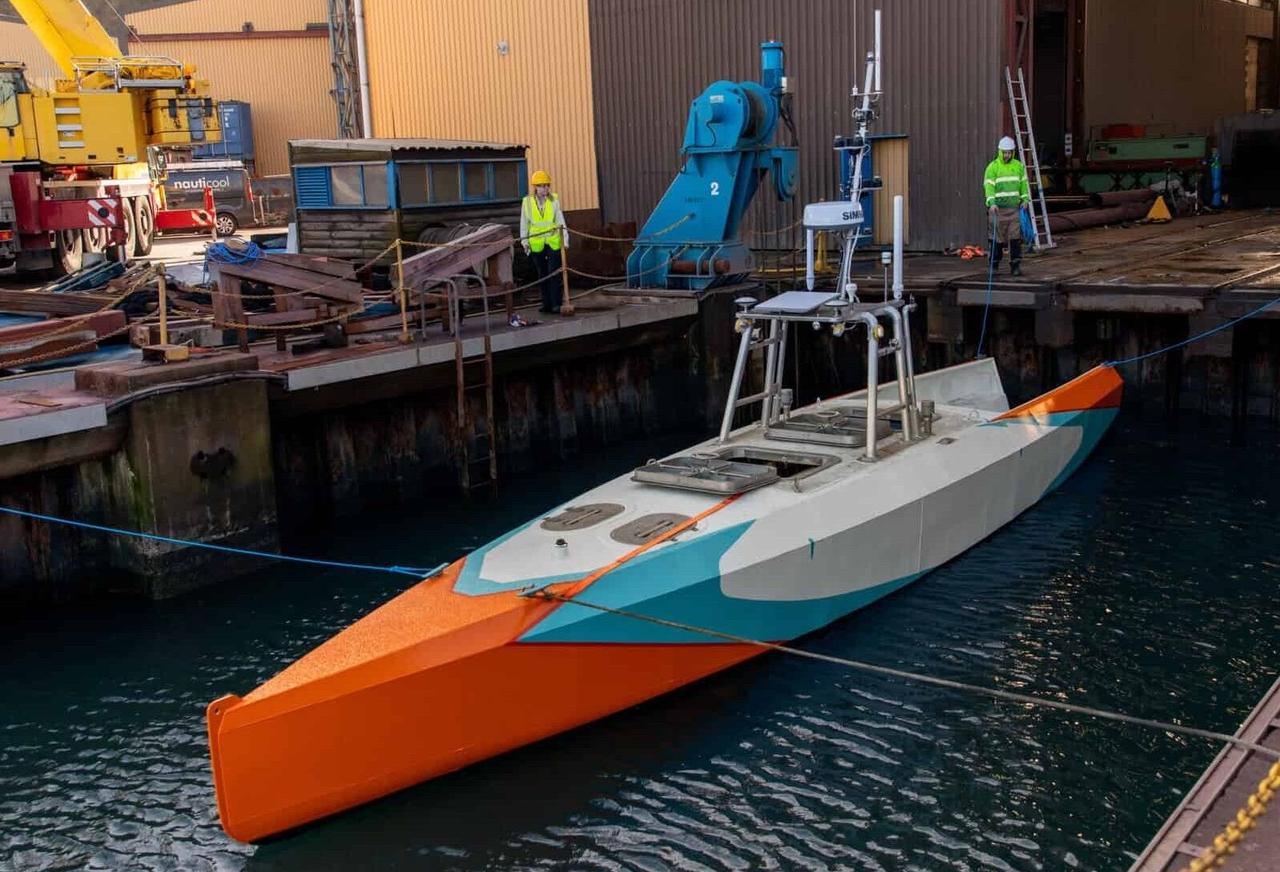 Компания Zero USV представила новую версию беспилотного катера Oceanus12 XLR для длительных разведывательных операций