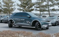 Hyundai Mobis продемонстрировал технологию e-Corner которая позволяет всем четырем колесам поворачиваться на 90 градусов 